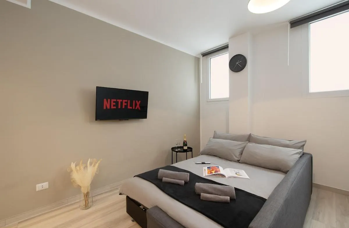 Luxhome Duomo - San Siro 10Min Milan Italy